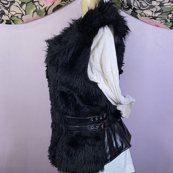 Dots Faux fur vest Size XL 🖤 - Picture 4 of 9
